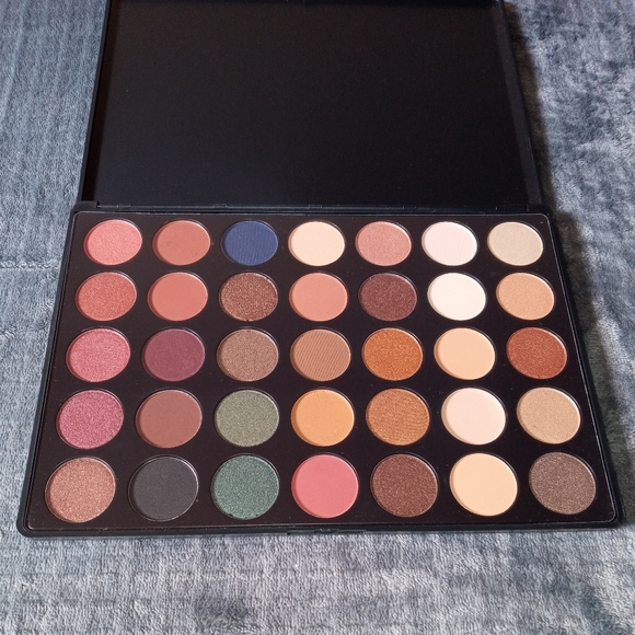 NIB Professional Eyeshadow Palette - Picture 5 of 10